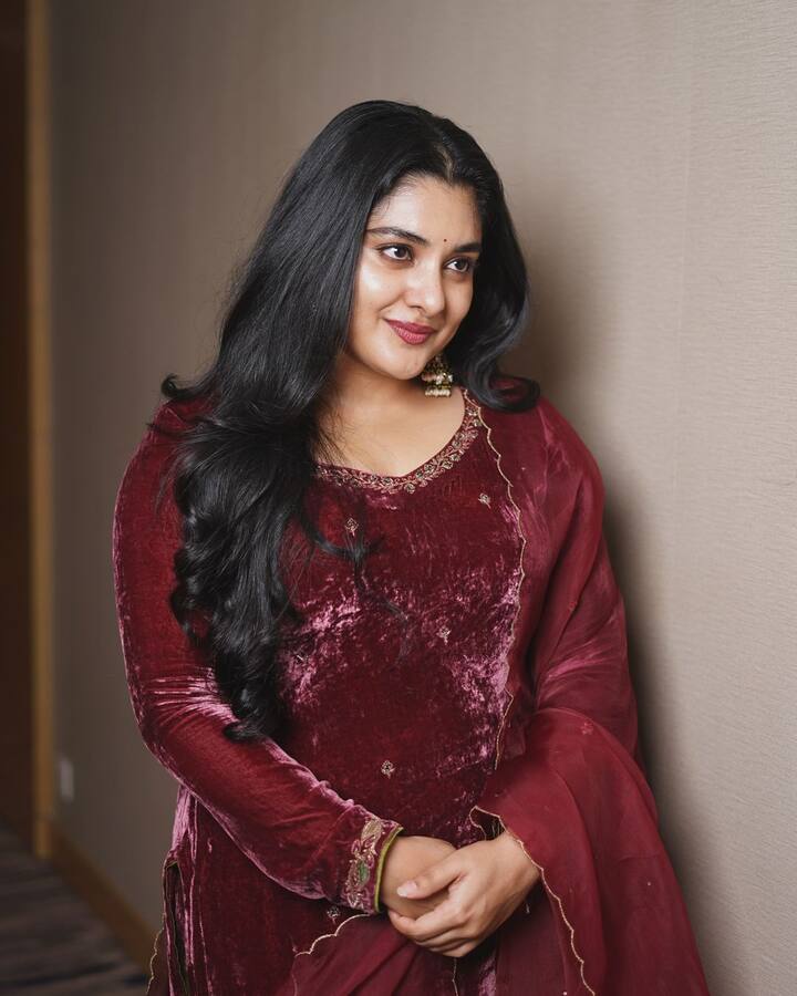 பொதுவாக நடிகைகள் படத்தில் நடிப்பதற்காக உடல் எடையை கட்டுக்குள் வைக்கதான் கடினமாக உடற்பயிற்சி செய்வார்கள். நிவேதாவவோ பட கதாபாத்திரத்திற்கான லுக்கை அடைவதற்கு அர்பணிப்புடன் செயல்பட்டுள்ளார். முன்னதாக அனுஷ்கா, இஞ்சி இடிப்பழகி படத்திற்காக உடல் எடையை கூட்டினார் என்பது குறிப்பிடத்தக்கது.
