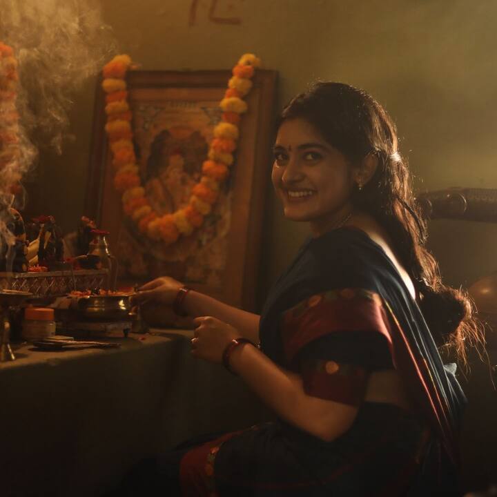 நிவேதா தாமஸின் லேட்டஸ்ட் லுக்கிற்கு பலர் ஆயிரத்து எட்டு காரணத்தை கூறி வருகின்றனர். ஆனால், 35 எனும் தெலுங்கு படத்தில் சரஸ்வதி எனும் அம்மா கதாபாத்திரத்தில் நடிக்கவே உடல் எடையை கூட்டியுள்ளார். 6 ஆம் தேதி அன்று வெளியான இந்த படம் நல்ல வரவேற்பை பெற்று வருகிறது.
