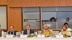 ஹெல்த் இன்சூரன்ஸ் மீதான ஜிஎஸ்டி வரி ரத்தா? ஜிஎஸ்டி கூட்டத்தில் எடுக்கப்பட்ட முக்கிய முடிவுகள் இதோ!