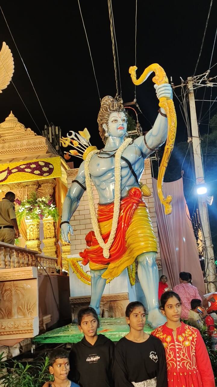 ఈసారి లడ్డూ వేలంపాట కూడా ప్రత్యేకంగా సాగనుంది. ఏటా ఇక్కడి లడ్డూ 25 లక్షల వరకూ ధర పలికే సంగతి తెలిసిందే.