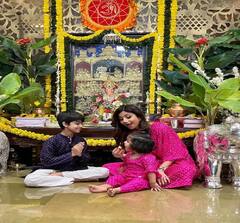 Ganesh Utsav: શિલ્પાથી લઇને માધુરી સુધી સેલેબ્સે બાપ્પાનું આસ્થાભેર કરી આગતા સ્વાગતા, જુઓ તસવીરો