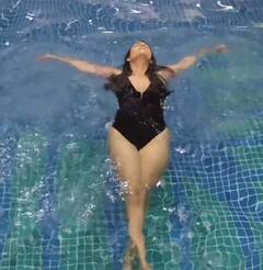 મોનોકિની લૂકમાં ખૂબ જ હોટ લાગે છે એક્ટ્રેસ આંચલ મુંજાલ, જુઓ વાયરલ તસવીરો