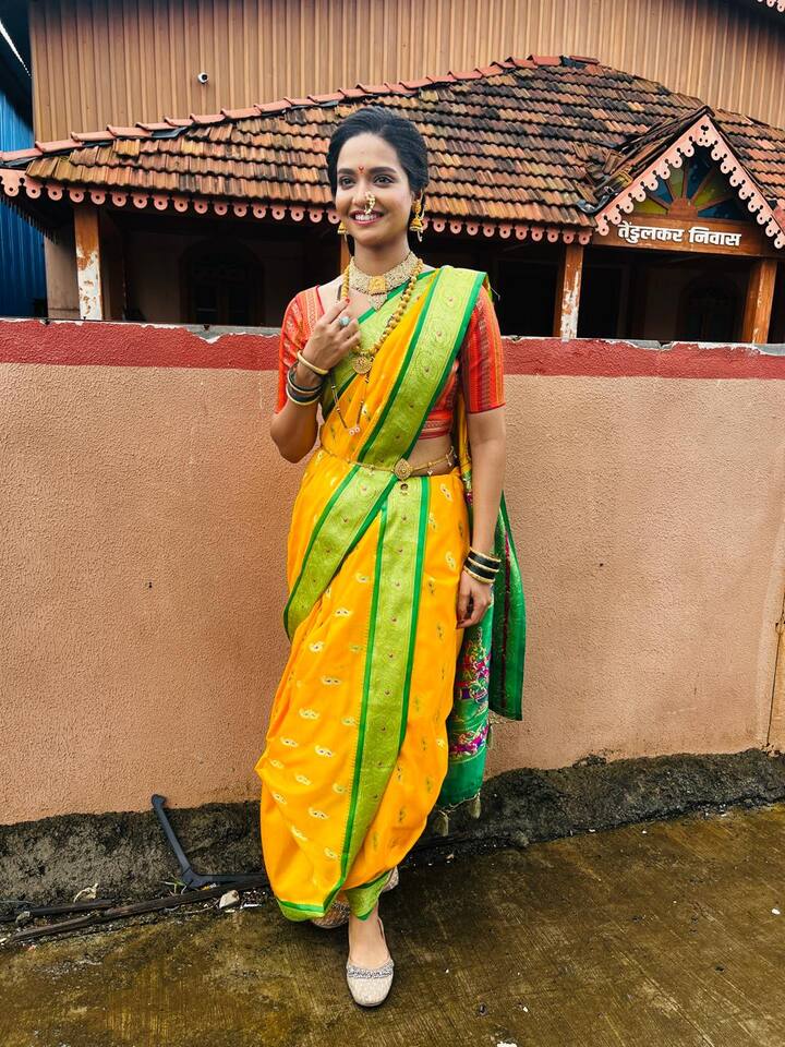 तिथे दोघांची चुकामुक होते, एजेच्या मनात काळजी तर लीलाच्या मनात प्रेम. ती बाप्पासमोर तिच्या प्रेमाची कबुली देते.