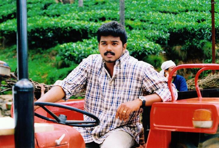 1999 ஆம் ஆண்டு கே எஸ் ரவிக்குமார் இயக்கத்தில் விஜய் நடித்திருத்த படம் மின்சார கண்ணா. இப்படம் வெளியாகி இன்றுடன் 25 ஆண்டுகள் நிறைவடைகிறது