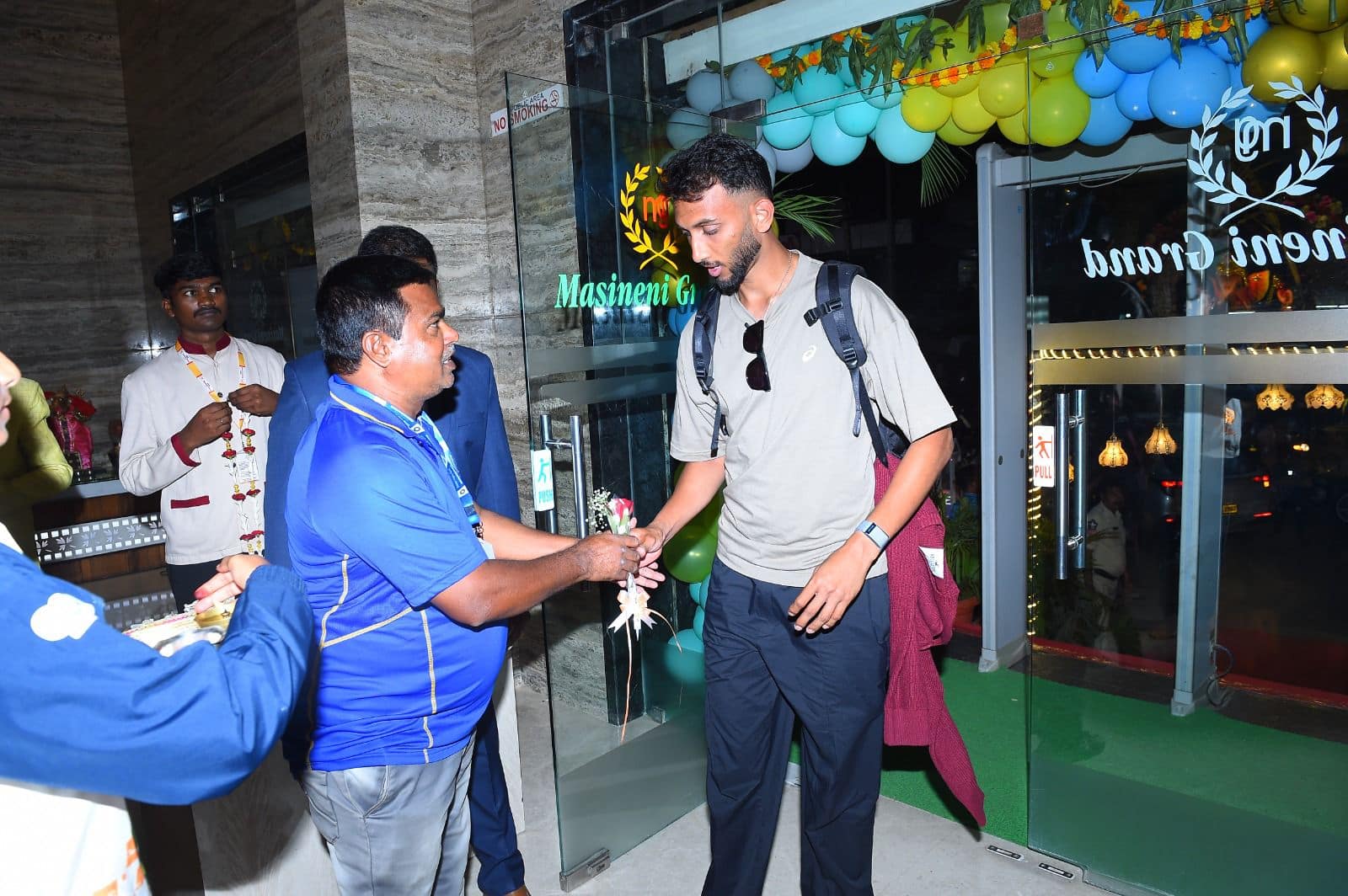 Duleep Trophy 2024: 'అనంత'కు చేరుకున్న ఇండియా ఏ, ఇండియా బీ ఆటగాళ్లకు ఘన స్వాగతం