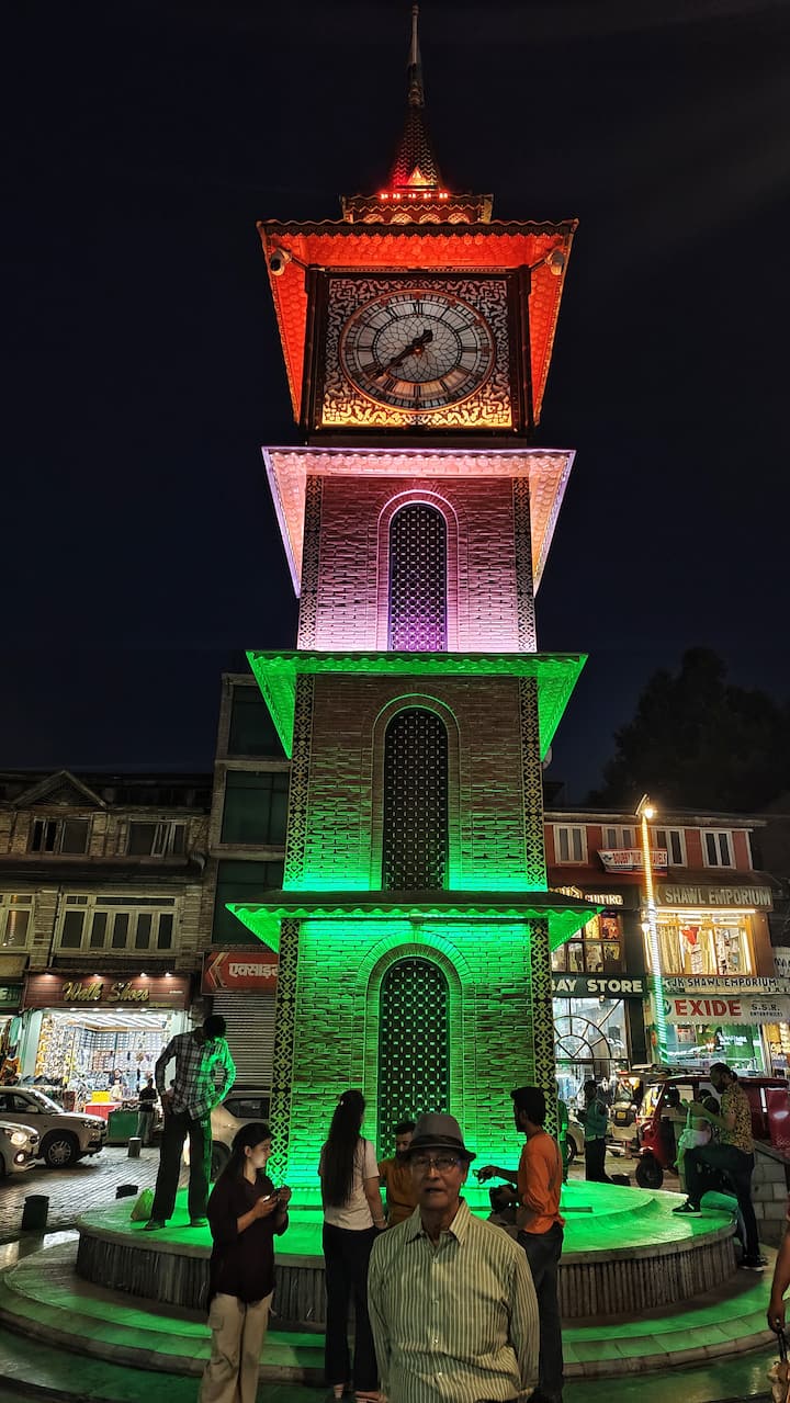 భారతదేశ స్వాతంత్ర పోరాటం నుంచి నేటి వరకు లాల్ చౌక్ అనేక కీలక ఘట్టాలకు సాక్ష్యంగా నిలిచింది.