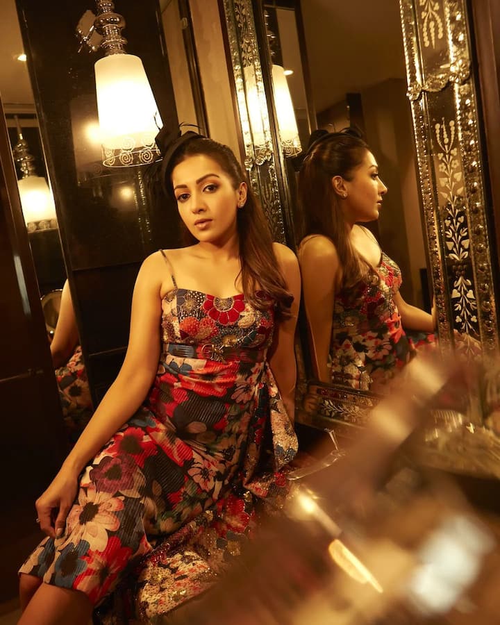 'మనసంతా నువ్వే' వంటి సూపర్ హిట్ సినిమా తీసిన సీనియర్ దర్శకుడు వీఎన్ ఆదిత్య దర్శకత్వంలో కేథరిన్ ఓ సినిమా చేస్తున్నారు. చిత్రీకరణ అంతా అమెరికాలో జరుగుతుంది. ప్రస్తుతం ఆ సినిమా యూనిట్ సభ్యుల మధ్య కేథరిన్ బర్త్ డే సెలెబ్రేషన్స్ జరిగాయి. (Image Courtesy: catherinetresa/ Instagram)