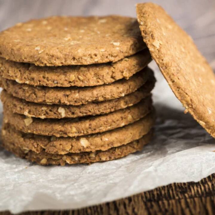 Digestive biscuits contain fibre, protein, vitamins and minerals, which are good for health. But they also contain sugar, fat, sodium and refined flour, which contribute to weight gain.