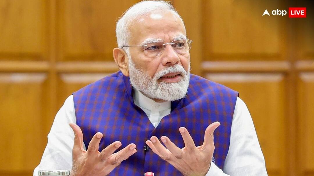 Semiconductor Roundtable: डिजिटल युग का आधार है सेमीकंडक्टर, सेक्टर के दिग्गजों से मिले पीएम मोदी PM Narendra Modi chairs Semiconductor Executives Roundtable ask them to lead india is this sector Semiconductor Roundtable: डिजिटल युग का आधार है सेमीकंडक्टर, सेक्टर के दिग्गजों से मिले पीएम मोदी