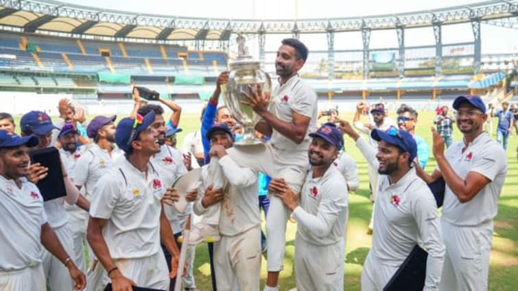 Irani Cup Relocated from Mumbai to Lucknow Due to Persistent Monsoon Cricket News Marathi Irani Cup Shifted to Lucknow : महाराष्ट्रातील प्रकल्पानंतर आता क्रिकेटची महत्त्वाची स्पर्धाही राज्याबाहेर, 'या' कारणामुळे नाईलाजापोटी निर्णय