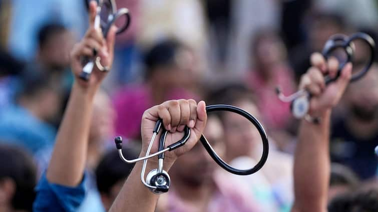 Kolkata Junior Doctors Reject Bengal CM Mamata Banerjee Invite For Talks Continue Cease Work In Defiance Of Supreme Court Order Swasthya Bhavan March Kolkata Junior Doctors Reject CM Mamata's Invite For Talks, Continue ‘Cease Work’ In Defiance Of SC Order