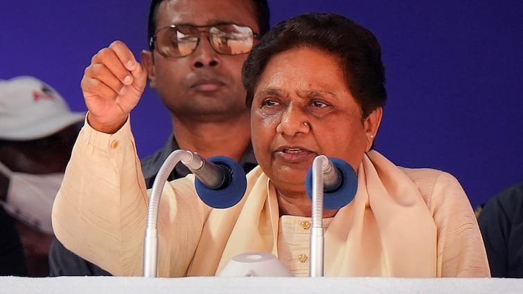 BSP Chief Mayawati Claim Rahul Gandhi says reservation end when India will be in better situation राहुल गांधी के बयान पर भड़कीं मायावती, कहा- '...इससे साफ है कि आरक्षण खत्म कर देगी कांग्रेस'