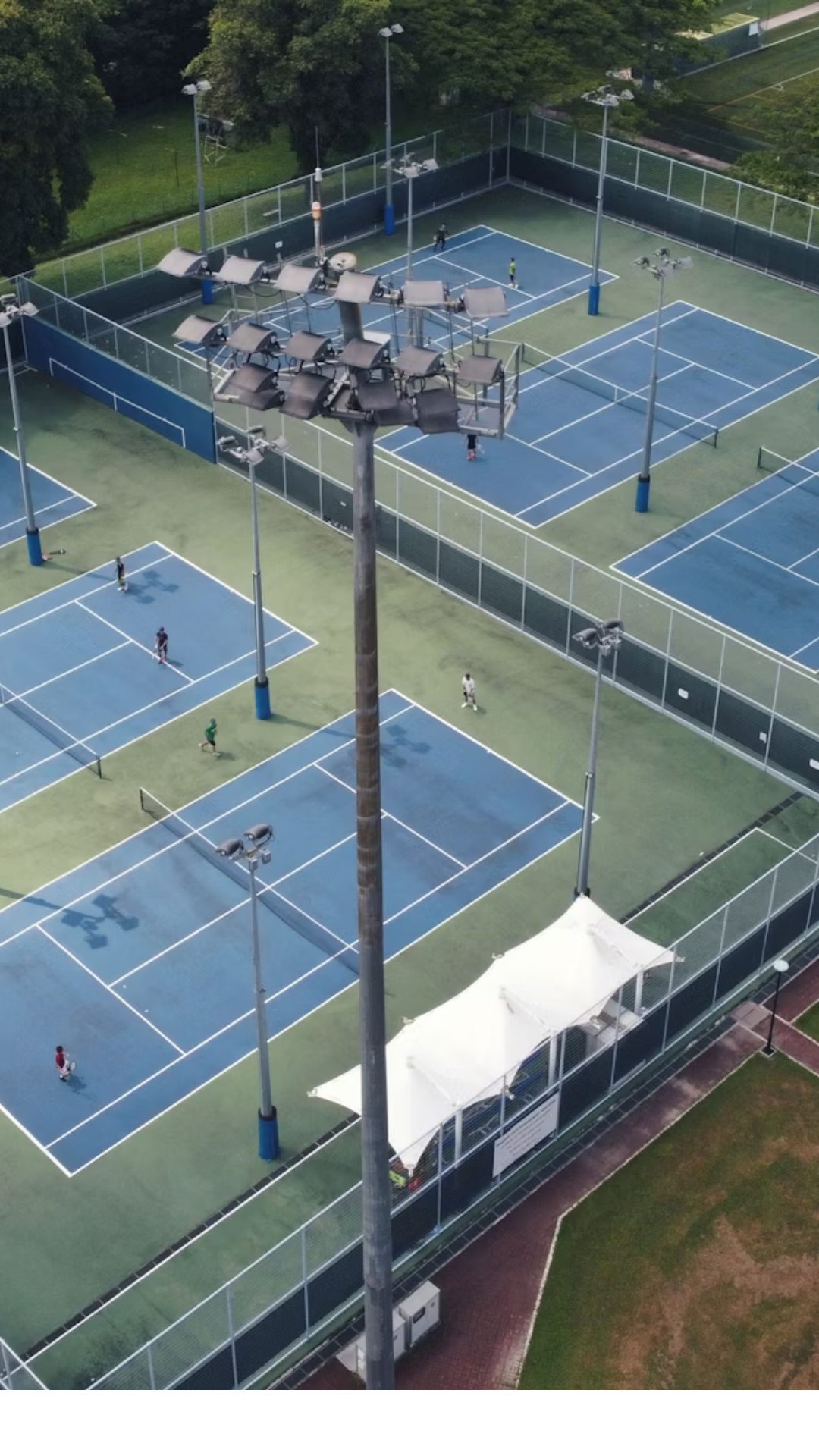 அமெரிக்காவில் உள்ள ( Indian Wells Tennis Garden - Stadium 1 ) இந்தியன் வெல்ஸ் டென்னிஸ் கார்டன் ஸ்டேடியம் 1 இல் 16,102 இருக்கைகள் உள்ளன