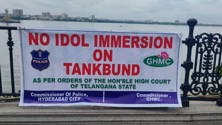 Hyderabad news banner at Hussain Sagar Lake warns against idol immersion Tank Bund News: హుస్సేన్‌ సాగర్‌లో గణేష్ నిమజ్జనం బ్యాన్ - ట్యాంక్‌ బండ్‌పై ఫ్లెక్సీలు