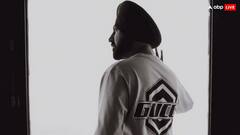 फेमस होने से पहले पोछा लगाता था ये सुपरस्टार एक्टर, पत्नी ने भी किया बर्तन धोने का काम