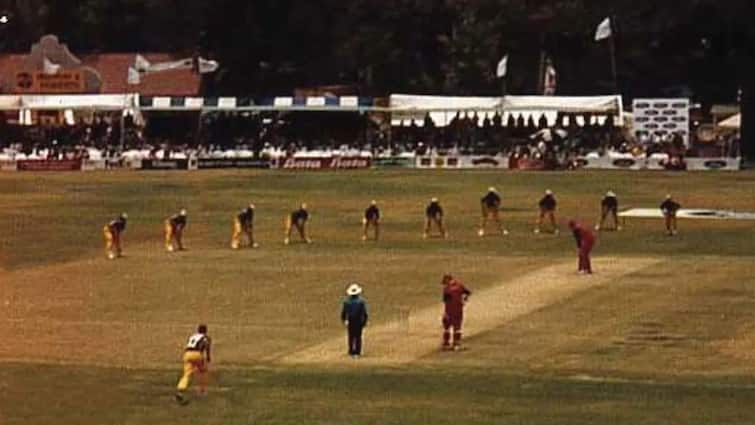 cricket historic moment when australian captain steve waugh put 9 fielders on slip position against zimbabwe 1999 Watch: वो मैच जब ऑस्ट्रेलिया ने स्लिप में लगाए 9 फील्डर, जानें कब और क्यों किया ऐसा