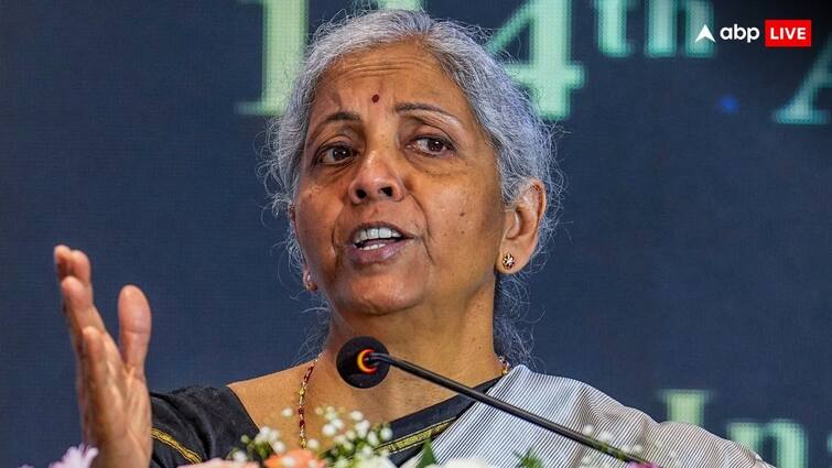 GST Council Nirmala Sitharaman says that Revenue collection rises over 400 percent from online gaming GST Council: ऑनलाइन गेमिंग पर जीएसटी से भर गया सरकार का खजाना, 400 फीसदी का आया उछाल