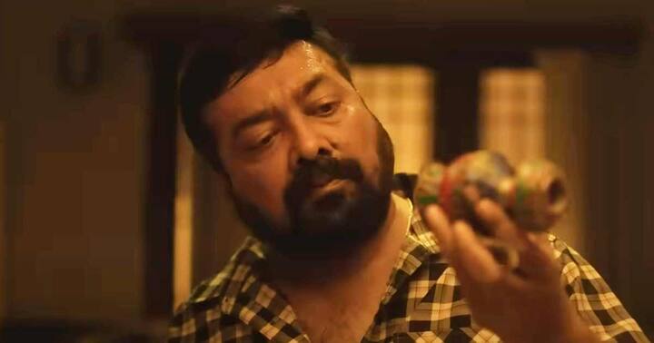 இந்திய திரைப்பட இயக்குநராகவும், நடிகராவும் வலம் வருபவர் அனுராக் காஷ்யப். இவர் தமிழில் இமைக்க நொடிகள் மற்றும் மகாராஜா படங்களில் நடித்து இருந்தார். இன்று அனுராக் காஷ்யப் 52 வது பிறந்தநாளை கொண்டாடி வருகிறார்.