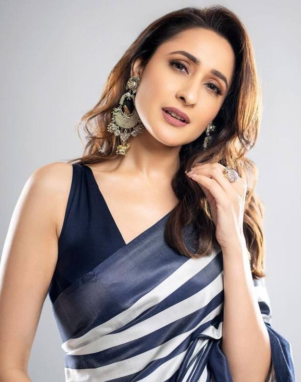 અભિનેત્રી પ્રજ્ઞા જયસ્વાલ સાઉથનું જાણીતું નામ છે. તેણે ઘણી તેલુગુ ફિલ્મોમાં કામ કરીને ચાહકોના દિલમાં પોતાનું સ્થાન બનાવ્યું છે.