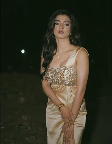 गर्विता साधवानी- गर्विता साधवानी 'ये रिश्ता क्या कहलाता है' में रुही के किरदार में नजर आ रही हैं. मीडिया रिपोर्ट्स के मुताबिक एक्ट्रेस की टोटल नेटवर्थ 1.5 करोड़ रुपये है.