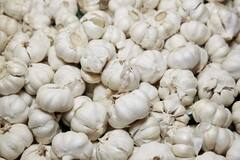 Chinese Garlic: જાણો ચીનથી આવતું લસણ કેમ છે ખતરનાક,બનાવવાની પ્રોસેસ જાણીએ દંગ રહી જશો