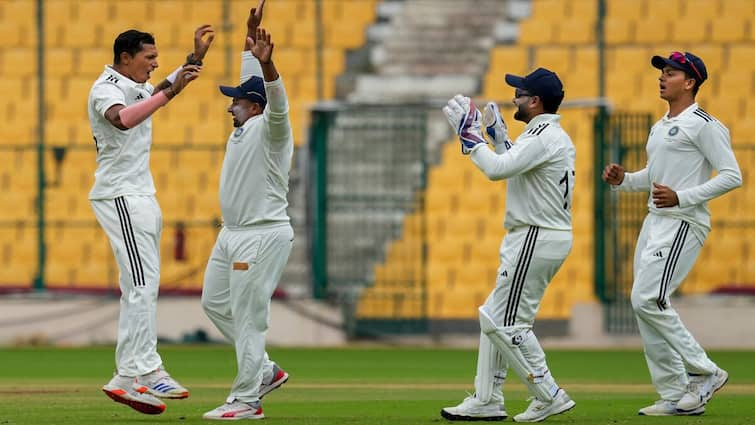 BCCI announces updated squads for second round of Duleep Trophy 2024 Rinku Singh to play team India B Cricket News Marathi Duleep Trophy 2024 Squads :  दुलीप ट्रॉफीच्या दुसऱ्या फेरीसाठी BCCIने संघांची केली घोषणा, काय झाले बदल? जाणून घ्या सविस्तर