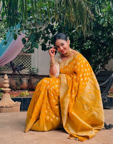 श्रुति उल्फत- श्रुति उल्फत भी 'ये रिश्ता क्या कहलाता है' का हिस्सा हैं. उनकी नेटवर्थ 2 से ढाई करोड़ रुपये है. बता दें कि श्रुति शो में विद्या पोद्दार की भूमिका में नजर आ रही हैं.