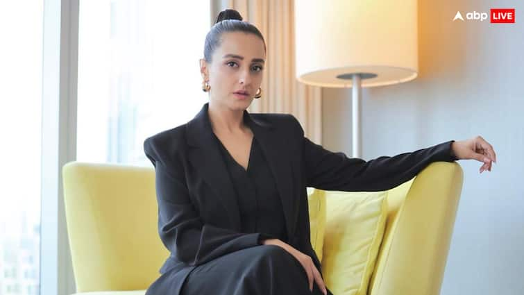 momal sheikh pak actress said we are kapoors of pakistan as multiple members of family are actors comments on nepotism 'हम पाकिस्तान के कपूर्स हैं', पाक एक्ट्रेस ने क्यों कही ऐसी बात? बॉलीवुड में नेपोटिज्म पर भी कसा तंज