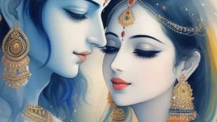 রাধাষ্টমীতে রাধারানীর পাশাপাশি ভগবান কৃষ্ণের আরাধনা করলে জীবনে সুখ-শান্তি বজায় থাকে বলে বিশ্বাস করা হয়।