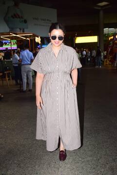 Parineeti Chopra Pics: महीनों बाद विदेश से इंडिया लौटीं परिणीति चोपड़ा, एयरपोर्ट पर लॉन्ग ड्रेस में दिखा स्टाइलिश लुक