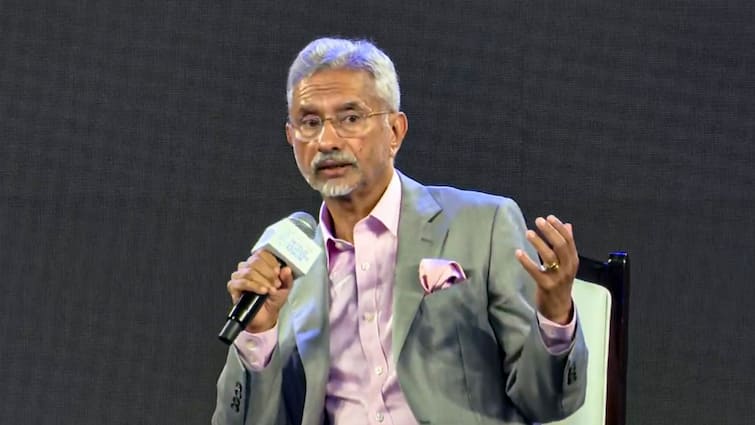 s jaishankar in berlin Russia Ukraine will have to talk India ready to give advice if desired 'रूस-यूक्रेन को करनी ही होगी बातचीत, चाहें तो भारत सलाह देने को तैयार', बर्लिन से एस जयशंकर ने दिया संदेश