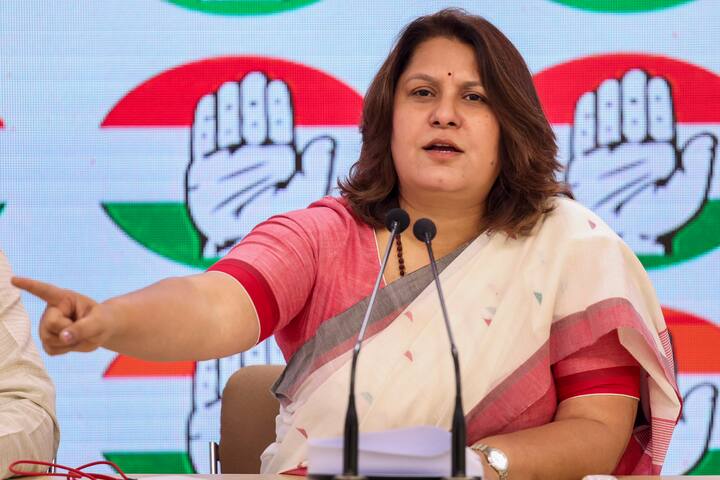 सुप्रिया श्रीनेत ने कहा,