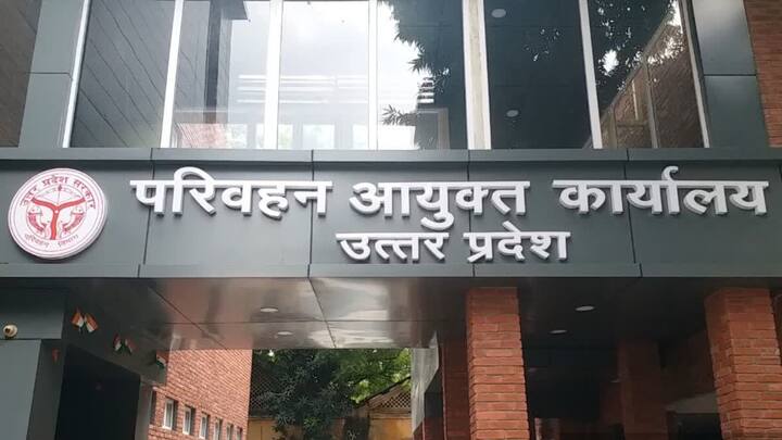 ड्राइविंग लाइसेंस बनवाने के लिए लोगों को अपने राज्य के परिवहन विभाग जाकर अप्लाई करना होता है. वहां उसके लिए एक तय फीस चुकानी होती है.