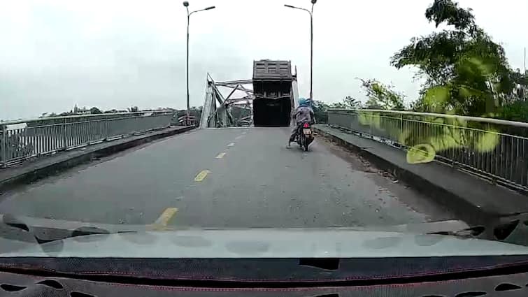 Super Typhoon Yagi Vietnam Phong Chau Bridge Phu Tho Bridge Collapses WATCH: Super Typhoon Yagi Causes Busy Commuter Bridge To Collapse In Vietnam