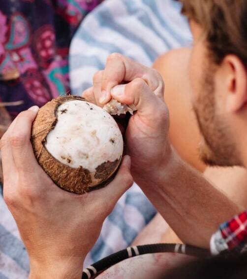 ਪਰ ਕੱਚਾ ਨਾਰੀਅਲ ਤੋੜਨਾ ਸਭ ਤੋਂ ਵੱਡੀ ਸਮੱਸਿਆ ਜਾਪਦੀ ਹੈ। ਇਸ ਨੂੰ ਤੋੜਨ ਲਈ ਅਕਸਰ ਘਰ ਦੇ ਮਰਦ ਦੀ ਮਦਦ ਲੈਣੀ ਪੈਂਦੀ ਹੈ। ਆਓ ਜਾਣਦੇ ਹਾਂ ਇਸ ਨੂੰ ਤੋੜਨ ਦਾ ਆਸਾਨ ਤਰੀਕੇ...