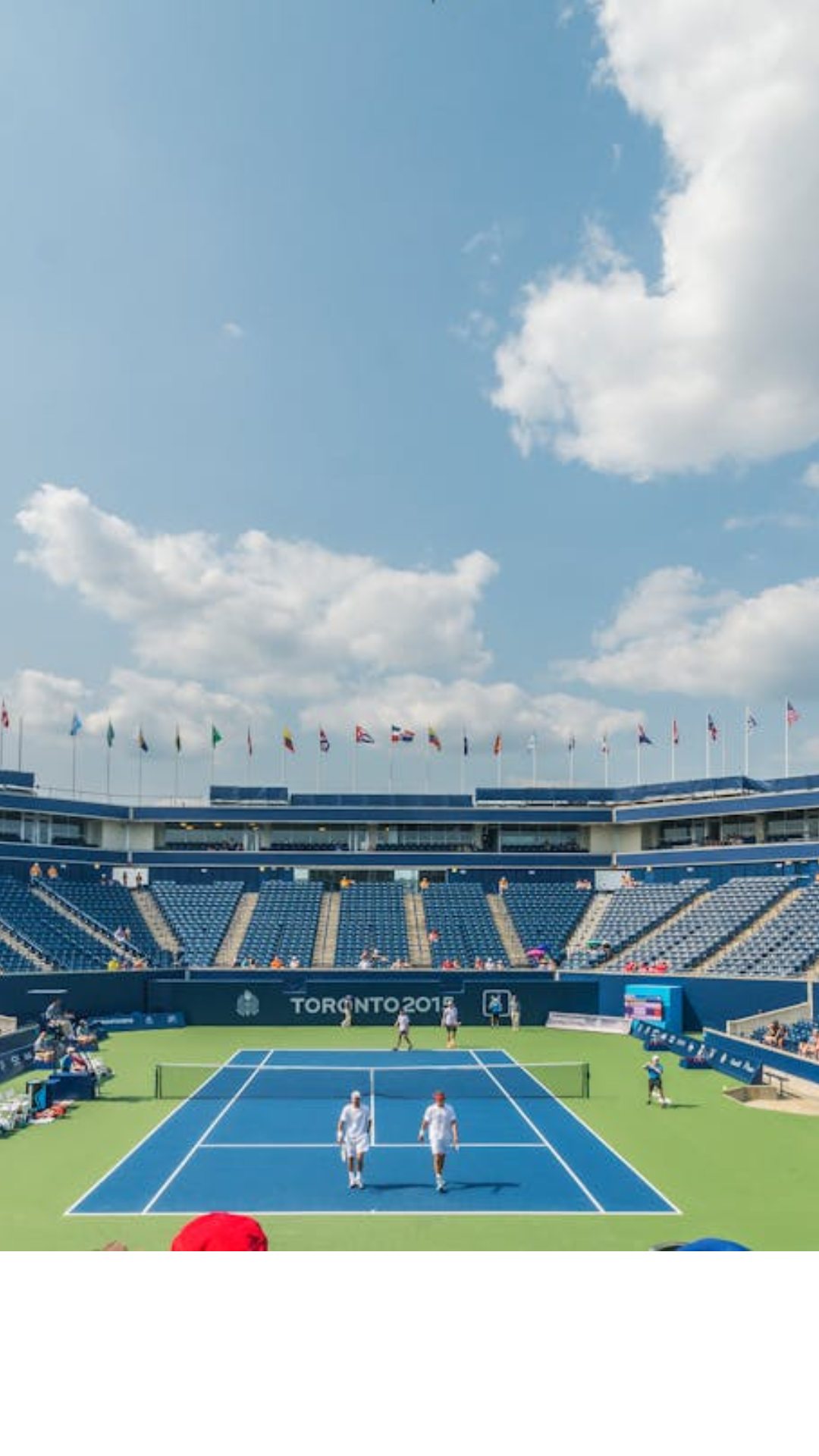 அமெரிக்காவில் உள்ள ( Arthur Ashe Stadium ) ஆர்தர் ஆஷ் ஸ்டேடியத்தில் 23,771 இருக்கைகள் உள்ளன