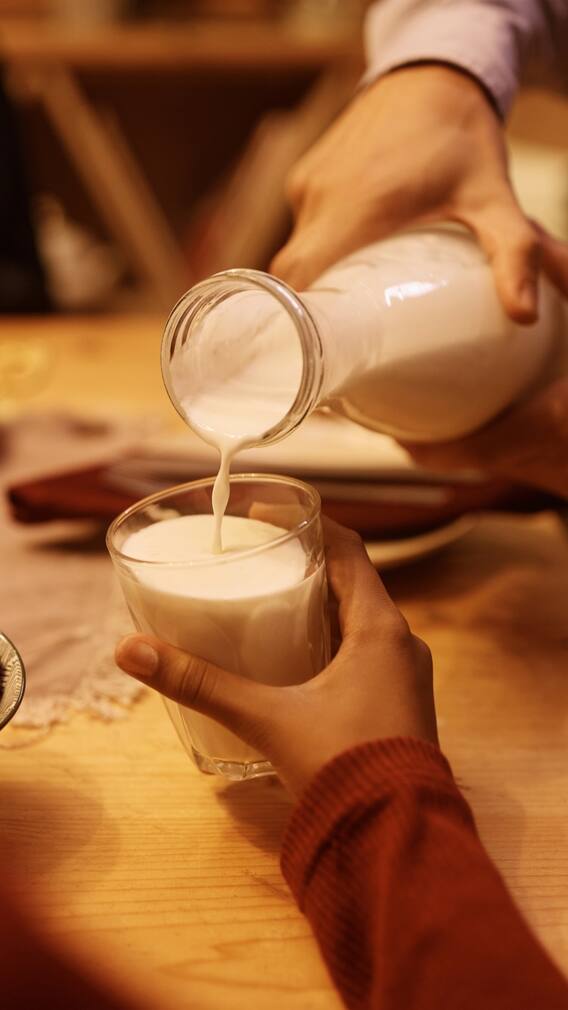 పాలల్లో అది కలిపి తీసుకుంటే బరువు తగ్గుతారు, షుగర్ కంట్రోల్​లో అవుతుందట