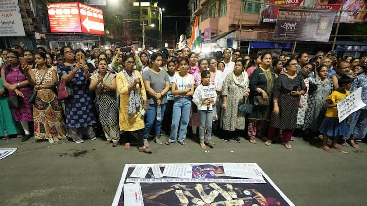 Kolkata RG Kar Case Doctors March Till Swasthya Bhawan To Demand Health Secretary Resignation