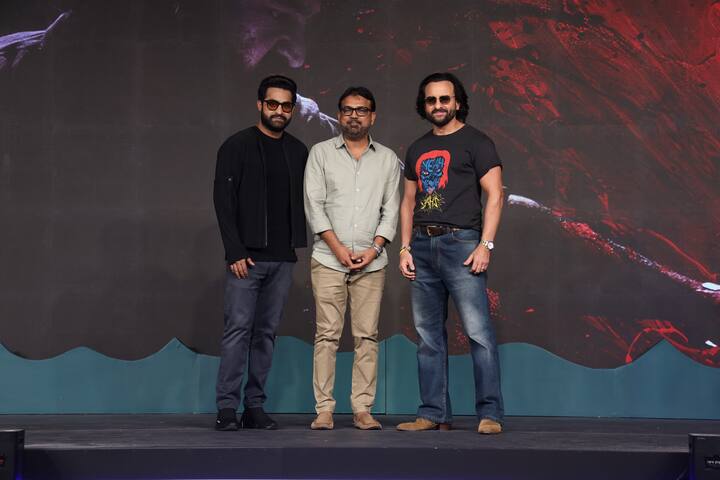 इस इवेंट में सैफ अली खान औऱ जूनियर एनटीआर के अलावा फेमस फिल्म मेकर करण जौहर और एक्ट्रेस रवीना टंडन के पति अनिल थडानी भी पहुंचे थे.