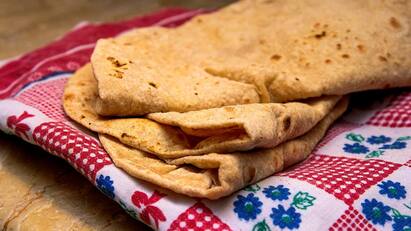 5 Simple Tips To Keep Your Rotis Soft and Moisture Free In Casserole Soft Rotis: சப்பாத்தி மிருதுவாக இருக்க வேண்டுமா? இப்படி ஸ்டோர் பண்ணுங்க!
