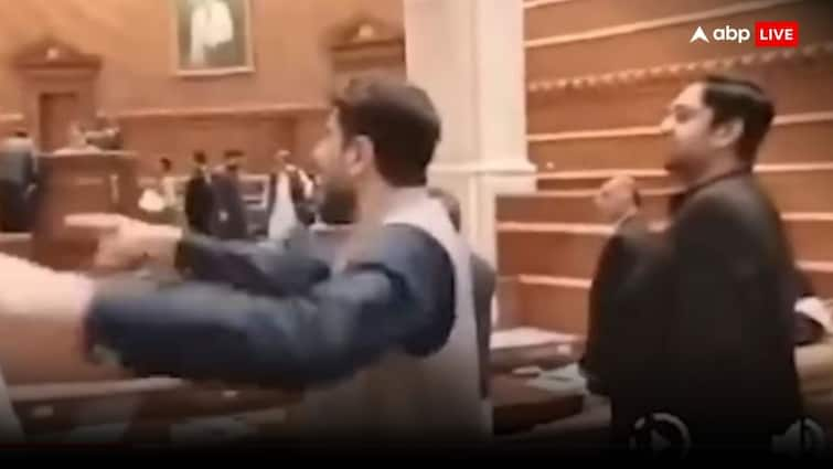 sohaib Chaudhary Video Who is Narendra Modi friend in Pakistan Slogans of Modi ka jo yaar hai gaddaar hai raised in Punjab Assembly Pakistan on PM Modi: पाकिस्तान में मोदी का यार कौन ?  पंजाब असेंबली में लगे 'मोदी का जो यार है गद्दार है' के नारे, देखें वीडियो