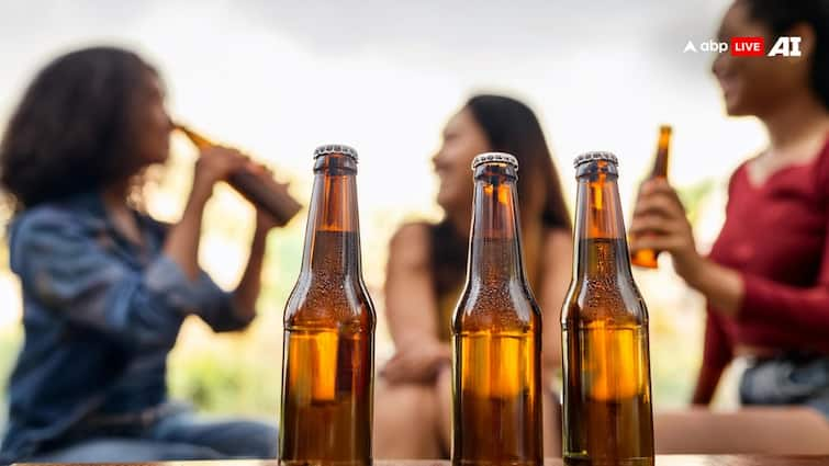 Chhattisgarh Students drinks beer on birthday party video viral at Bilaspur school सरकारी स्कूल में 'बीयर पार्टी'? वीडियो वायरल होने पर छात्राओं ने कहा- 'मैंने पी नहीं लेकिन...'