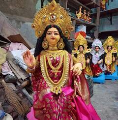 Lakshmi Narayan Yog: মাস ঘুরলেই ঘরে আসবেন মা লক্ষ্মী, এই ৩ রাশির জাতকদের সৌভাগ্য তুঙ্গে