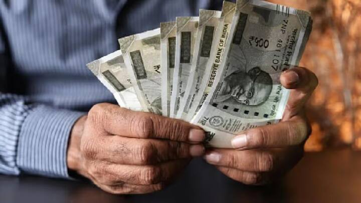 उदा..जर काळ्या मुंग्या वर्तुळ बनवून काही खात असतील तर तुमच्या आर्थिक संपत्तीत वाढ होईल असा याचा संकेत आहे