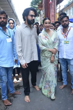 पत्नी पत्रलेखा के साथ नंगे पैर लाल बाग के राजा के दर्शन करने गए राजकुमार राव, सादगी ने जीता दिल