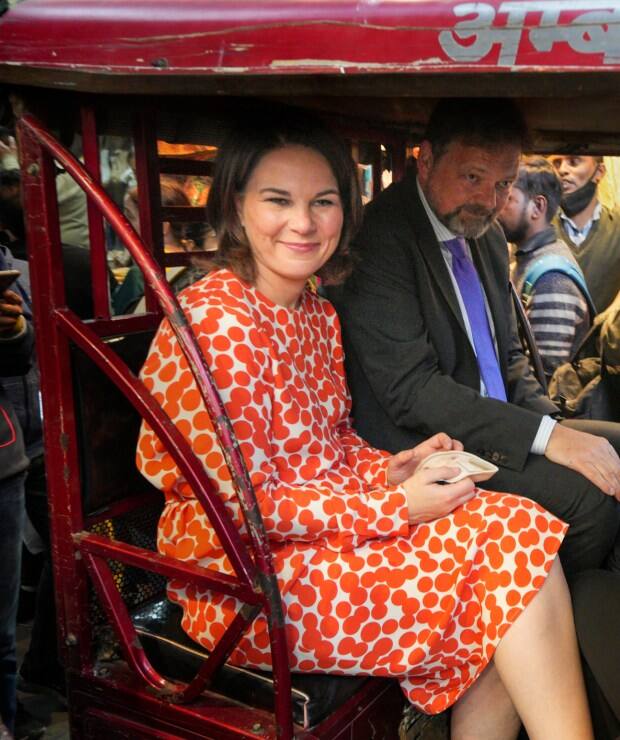 एनालेना बेयरबॉक ने एस. जयशंकर से कहा कि उस वक्त दिल्ली में उन्होंने मेट्रो ट्रेन से यात्रा की थी और किलोमीटर दर किलोमीटर भारत की आधुनिकीकरण रणनीति को समझने के साथ कई चीजों का भी अनुभव किया था.