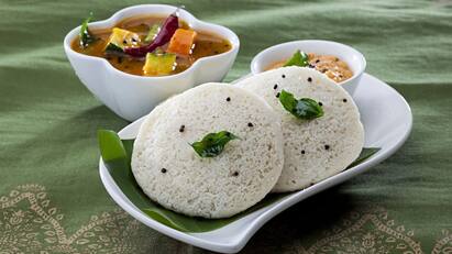 How to Make a Weight Loss Friendly Kambu and Poha Idli Idli Recipe: ஊட்டச்சத்து மிகுந்த கம்பு இட்லி எப்படி செய்வது? இதோ ரெசிபி!