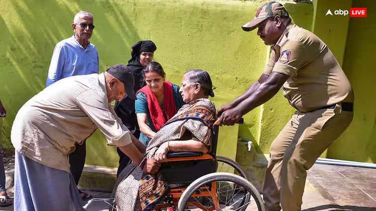 every elderly person above 70 years of age will be covered under Ayushman Bharat yojana Cabinet Briefing:  મોદી સરકારનો મોટો નિર્ણય,હવે 70 વર્ષથી વધુ ઉંમરના દરેક વૃદ્ધને મળશે આયુષ્માન ભારત યોજનાનો લાભ