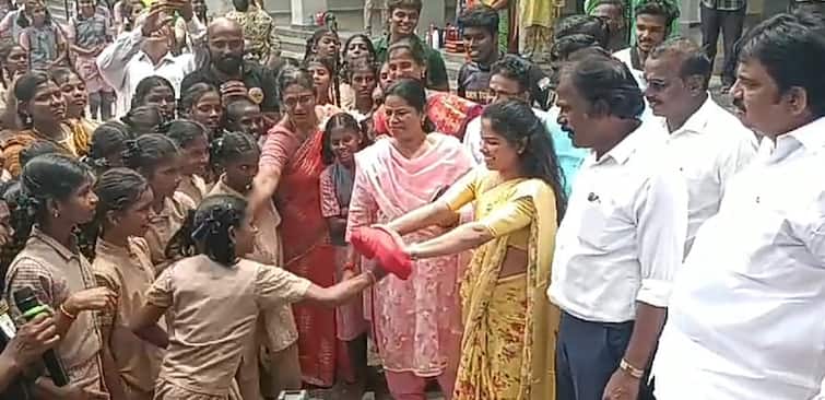 Chennai mayor Priya practiced karate with the students - TNN Mayor Priya: பள்ளி மாணவிகளுடன் கராத்தே பயிற்சி செய்த  மேயர் பிரியா