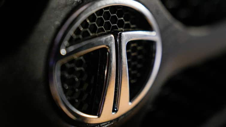 Tata Motors Shares Drop 5 Per Cent Amid UBS 'Sell' Call Tata Motors Shares Drop 5 Per Cent Amid UBS 'Sell' Call